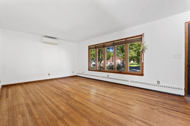 W238N6498 Elmwood AVENUE, Sussex, WI 53089