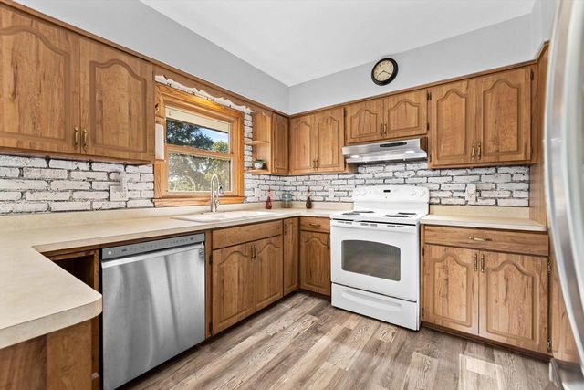 W238N6498 Elmwood AVENUE, Sussex, WI 53089