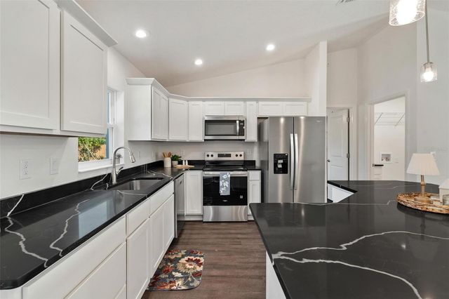 2008 HOLLYWOOD, Leesburg, FL 34748