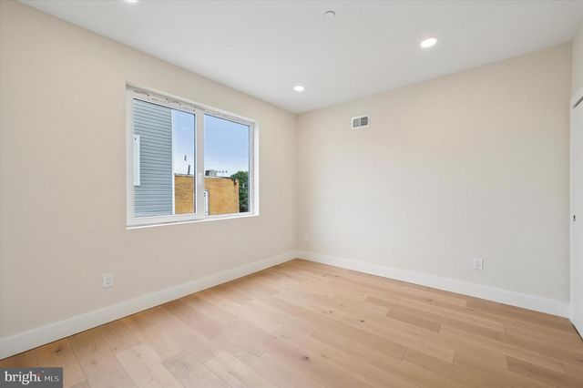 2439 E HUNTINGDON ST, Philadelphia, PA 19125