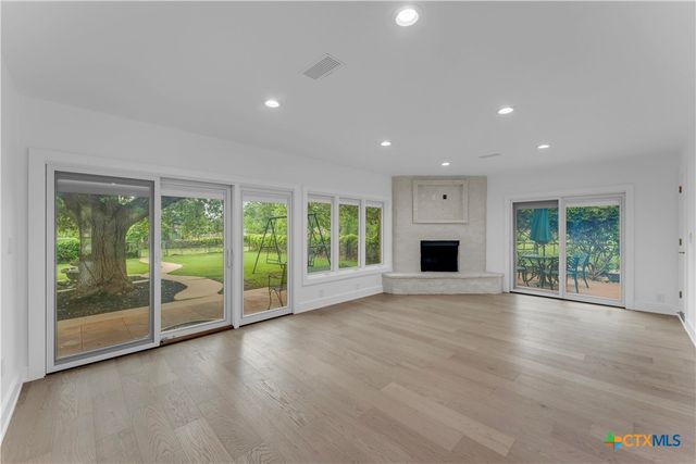 406 Ancient Oaks Drive, Marble Falls, TX 78654