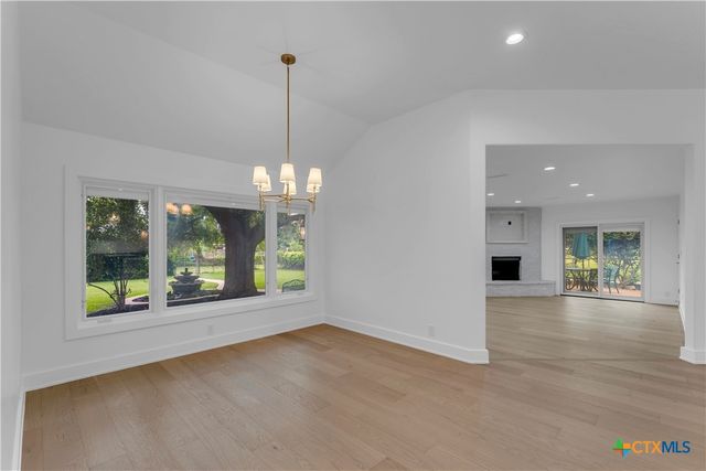 406 Ancient Oaks Drive, Marble Falls, TX 78654
