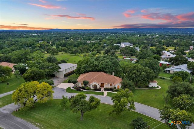 406 Ancient Oaks Drive, Marble Falls, TX 78654