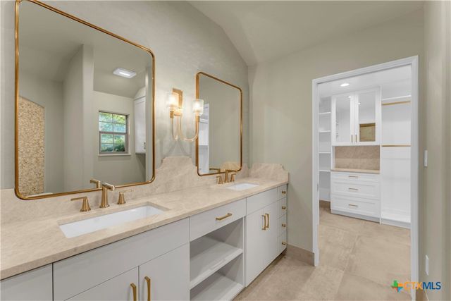 406 Ancient Oaks Drive, Marble Falls, TX 78654