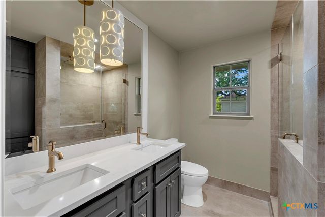 406 Ancient Oaks Drive, Marble Falls, TX 78654