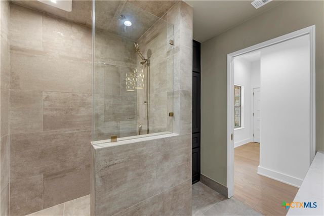 406 Ancient Oaks Drive, Marble Falls, TX 78654