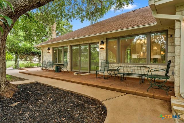 406 Ancient Oaks Drive, Marble Falls, TX 78654