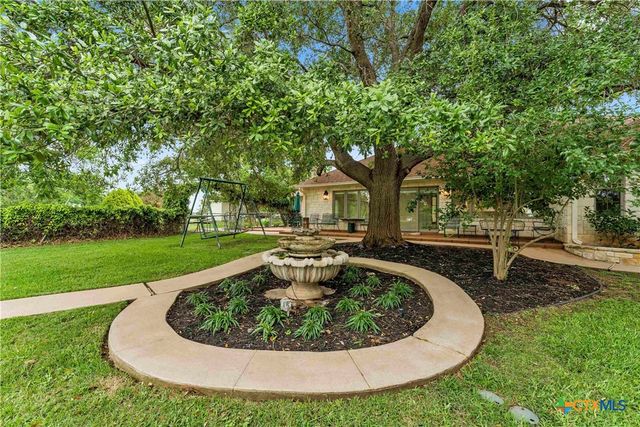 406 Ancient Oaks Drive, Marble Falls, TX 78654