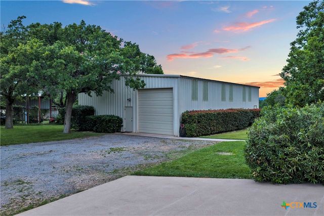 406 Ancient Oaks Drive, Marble Falls, TX 78654