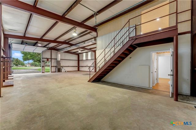 406 Ancient Oaks Drive, Marble Falls, TX 78654