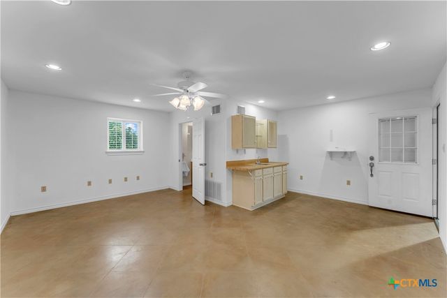 406 Ancient Oaks Drive, Marble Falls, TX 78654