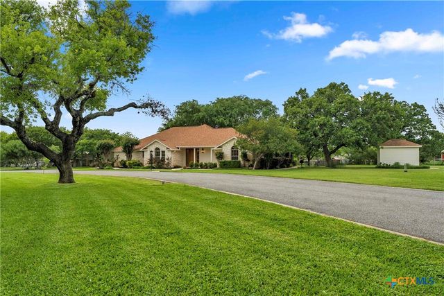 406 Ancient Oaks Drive, Marble Falls, TX 78654