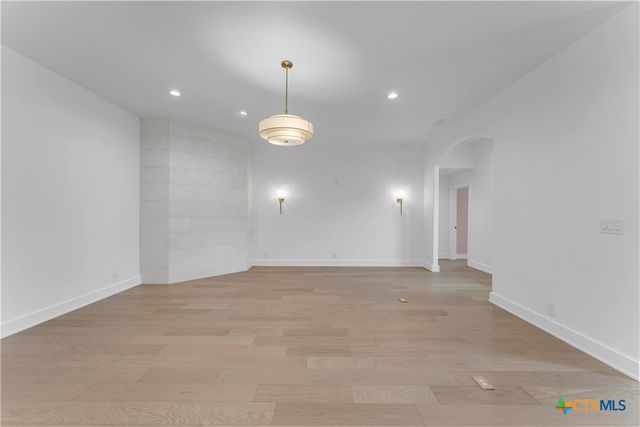 406 Ancient Oaks Drive, Marble Falls, TX 78654