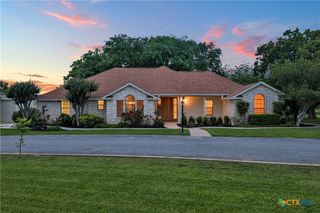 406 Ancient Oaks Drive, Marble Falls, TX 78654