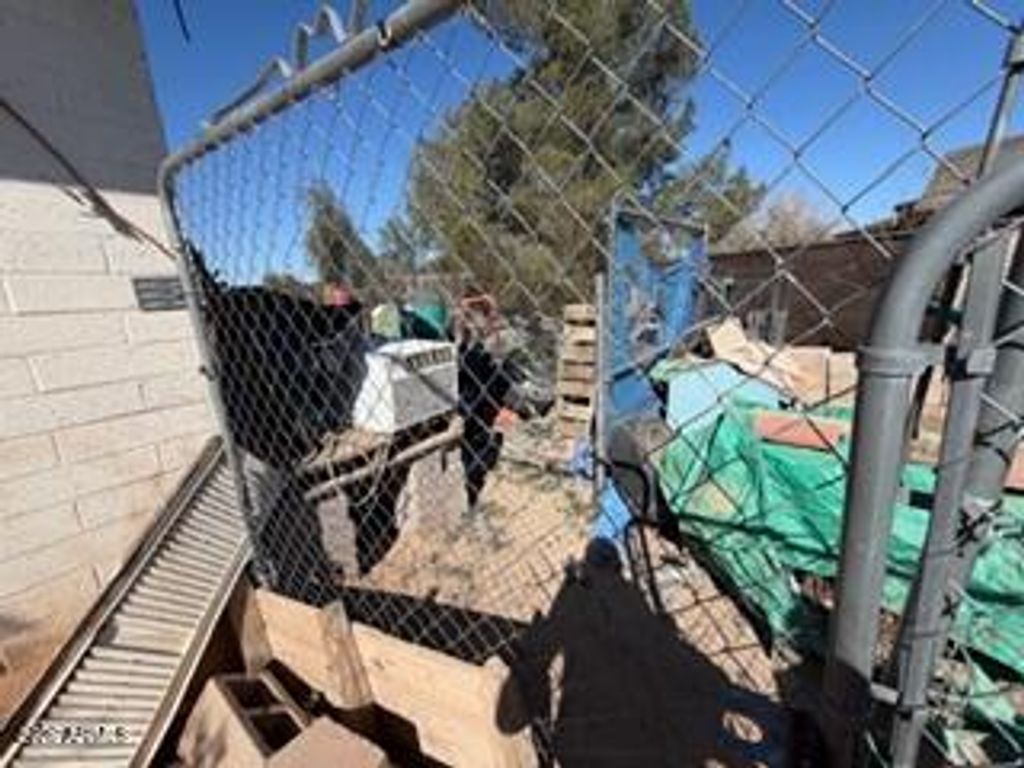 Image 10 of property listing at 401 5TH Avenue, Buckeye, AZ 85326