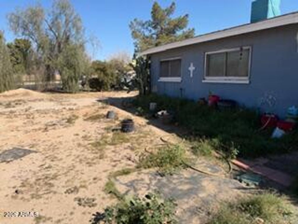 Image 2 of property listing at 401 5TH Avenue, Buckeye, AZ 85326