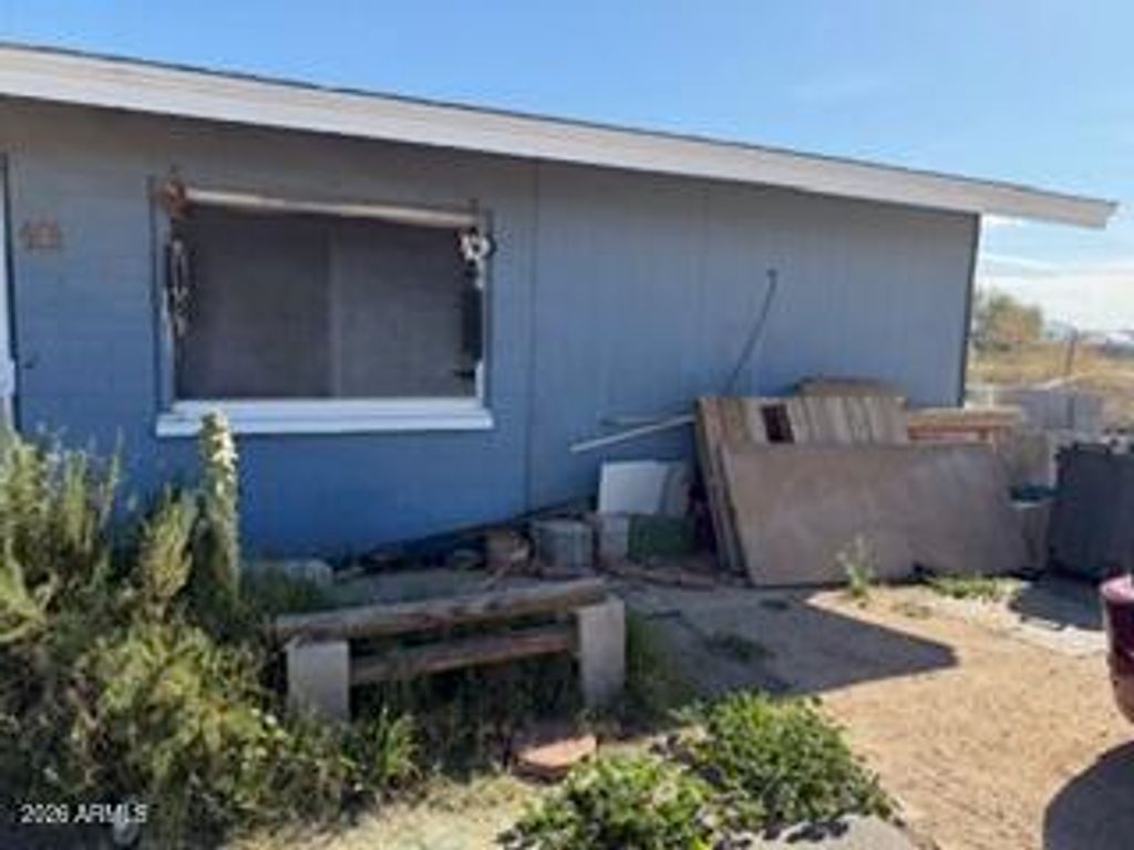 Image 3 of property listing at 401 5TH Avenue, Buckeye, AZ 85326