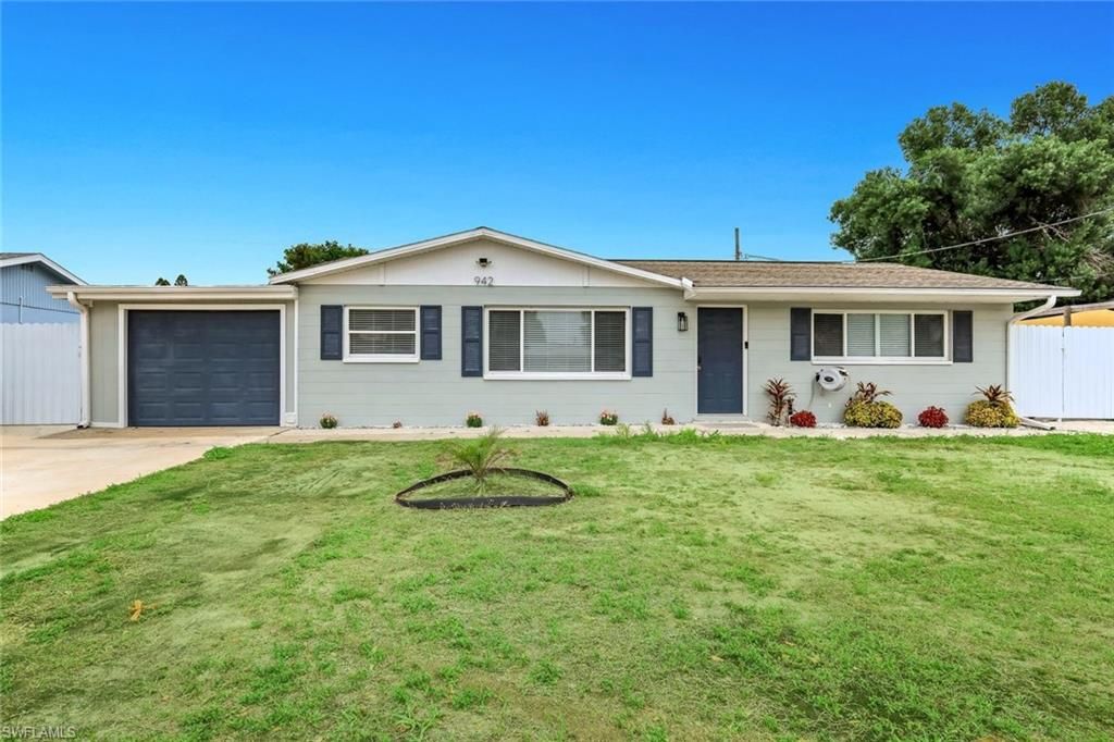 942 Narcissus ST, NORTH FORT MYERS, FL 33903 — exterior
