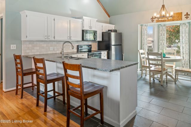 127 Shady Brook Ln, Louisville, KY 40229