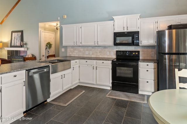 127 Shady Brook Ln, Louisville, KY 40229