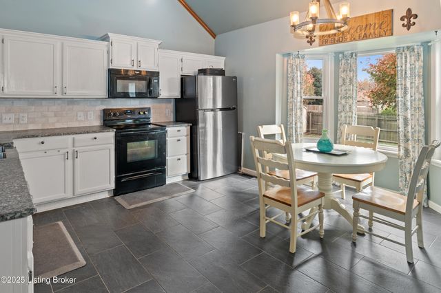 127 Shady Brook Ln, Louisville, KY 40229