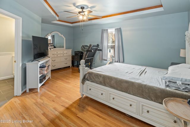 127 Shady Brook Ln, Louisville, KY 40229