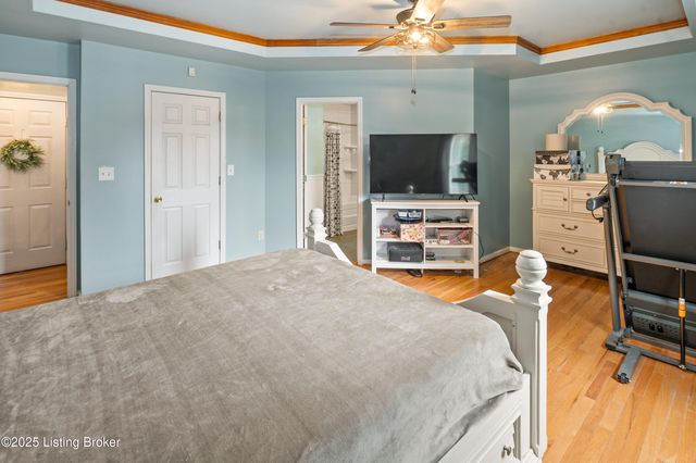 127 Shady Brook Ln, Louisville, KY 40229