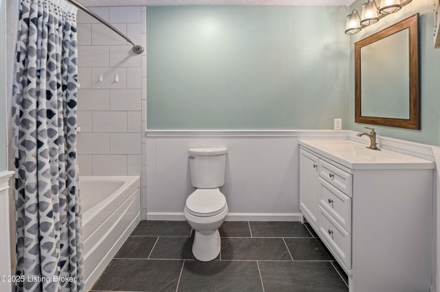 127 Shady Brook Ln, Louisville, KY 40229