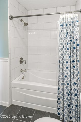 127 Shady Brook Ln, Louisville, KY 40229