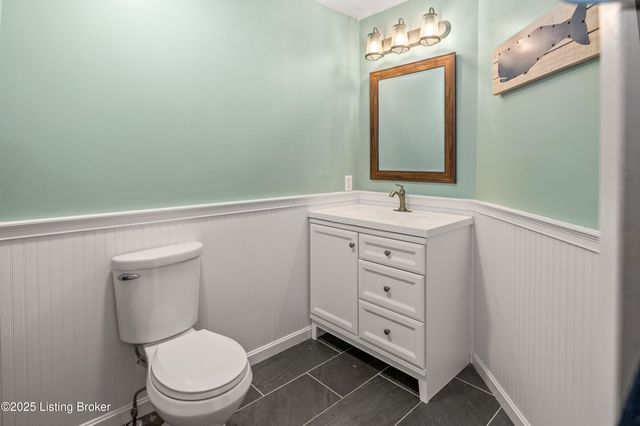 127 Shady Brook Ln, Louisville, KY 40229