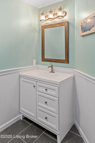 127 Shady Brook Ln, Louisville, KY 40229