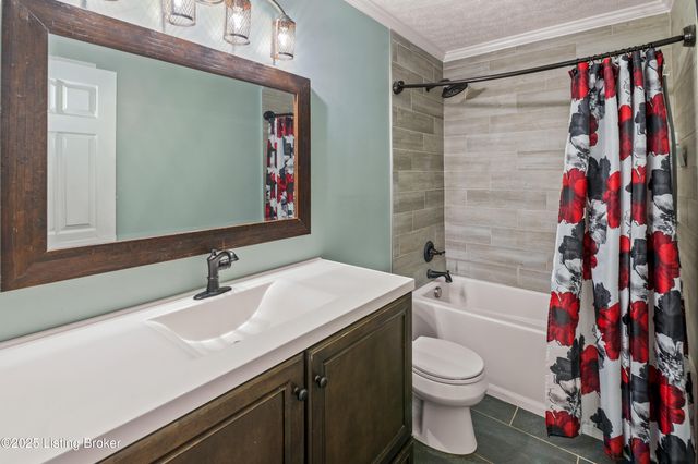 127 Shady Brook Ln, Louisville, KY 40229