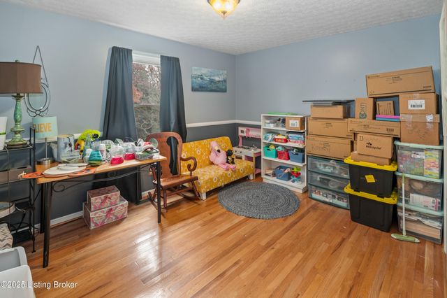 127 Shady Brook Ln, Louisville, KY 40229