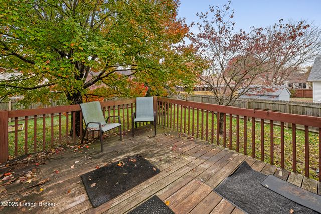 127 Shady Brook Ln, Louisville, KY 40229