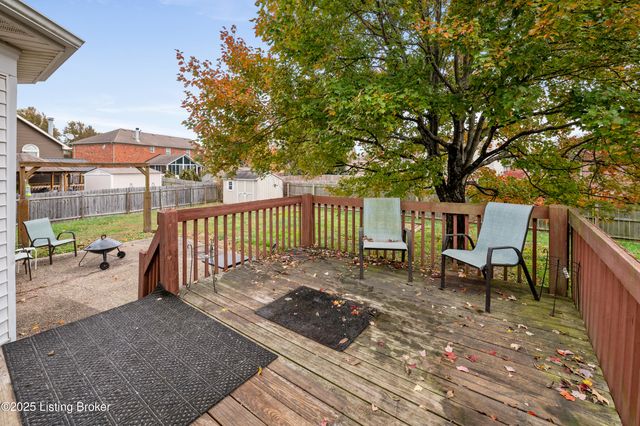 127 Shady Brook Ln, Louisville, KY 40229