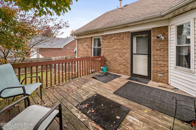 127 Shady Brook Ln, Louisville, KY 40229
