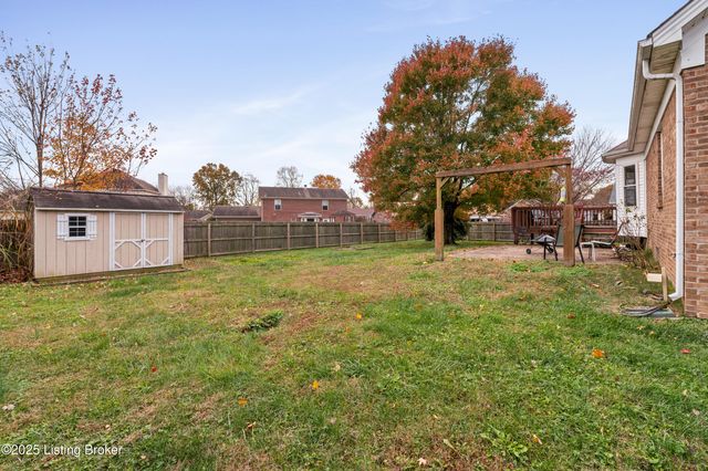 127 Shady Brook Ln, Louisville, KY 40229