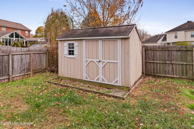 127 Shady Brook Ln, Louisville, KY 40229