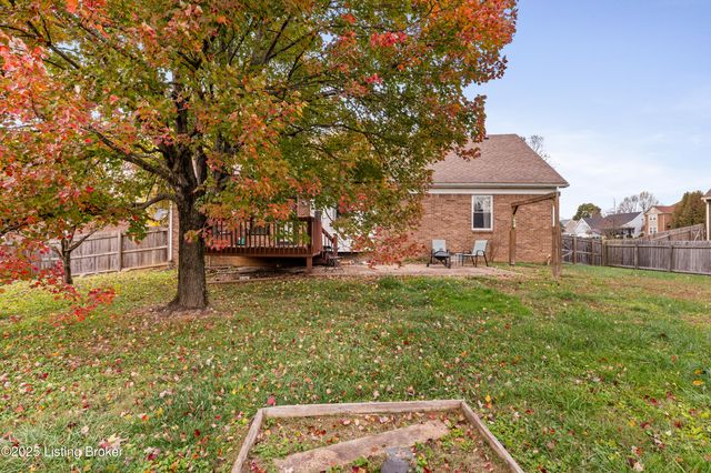 127 Shady Brook Ln, Louisville, KY 40229