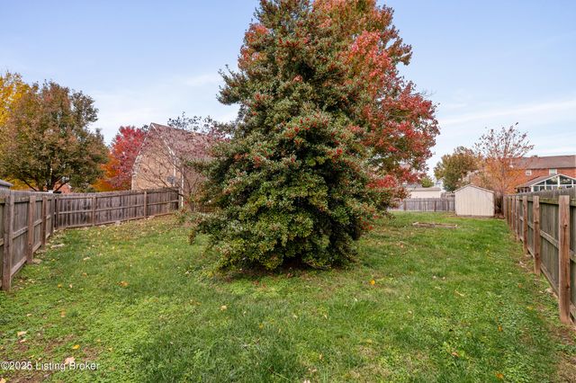 127 Shady Brook Ln, Louisville, KY 40229