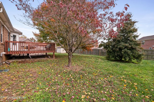 127 Shady Brook Ln, Louisville, KY 40229