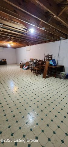 127 Shady Brook Ln, Louisville, KY 40229