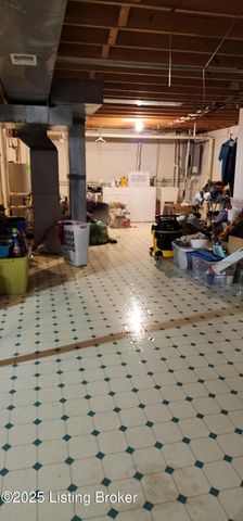 127 Shady Brook Ln, Louisville, KY 40229