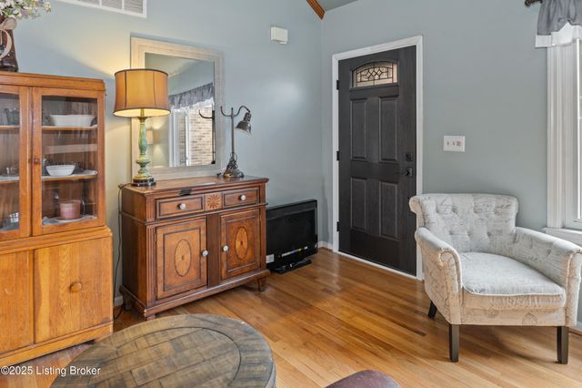 127 Shady Brook Ln, Louisville, KY 40229