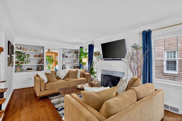 269 Ridgemont Road, Grosse Pointe Farms, MI 48236