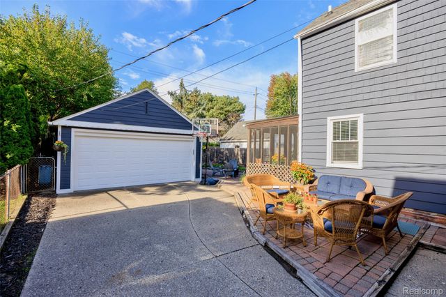 269 Ridgemont Road, Grosse Pointe Farms, MI 48236