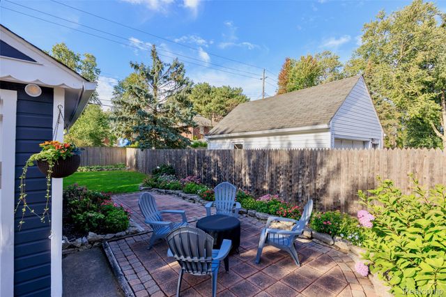 269 Ridgemont Road, Grosse Pointe Farms, MI 48236