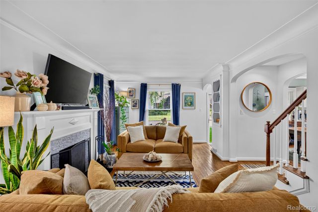 269 Ridgemont Road, Grosse Pointe Farms, MI 48236