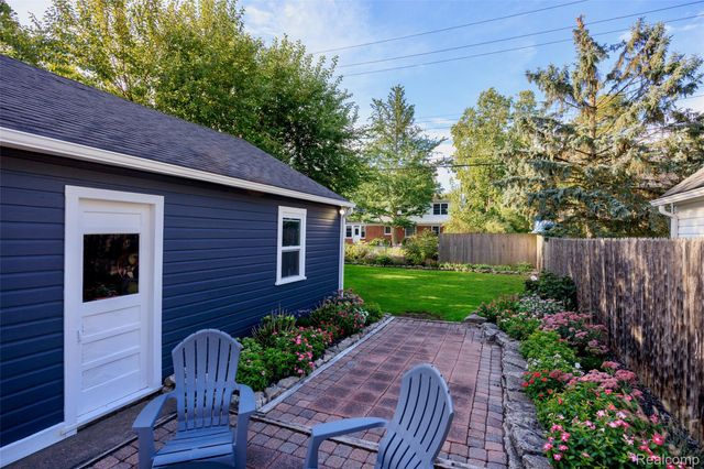 269 Ridgemont Road, Grosse Pointe Farms, MI 48236