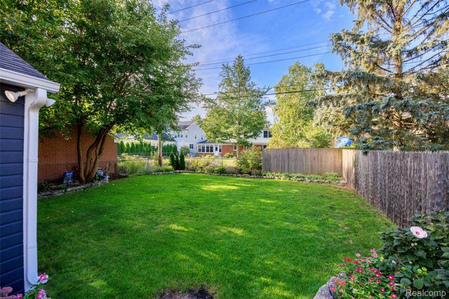 269 Ridgemont Road, Grosse Pointe Farms, MI 48236